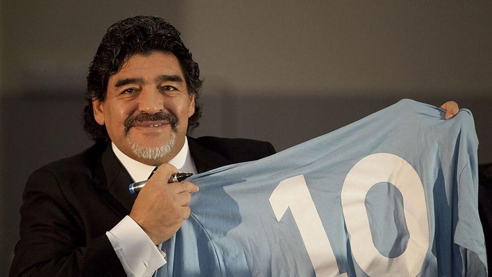Legenda Argentina dan Napoli, Diego Maradona. - INDOSPORT